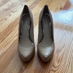 Jessica Simpson cream pump
